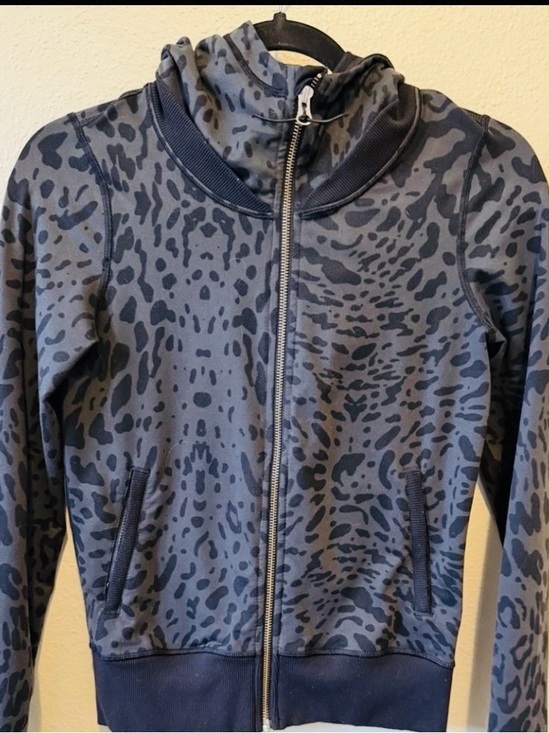 lululemon athletica Jackets & Blazers - Lululemon Scuba Leopard Print Full Zip Hoodie Jacket Thumbholes Black